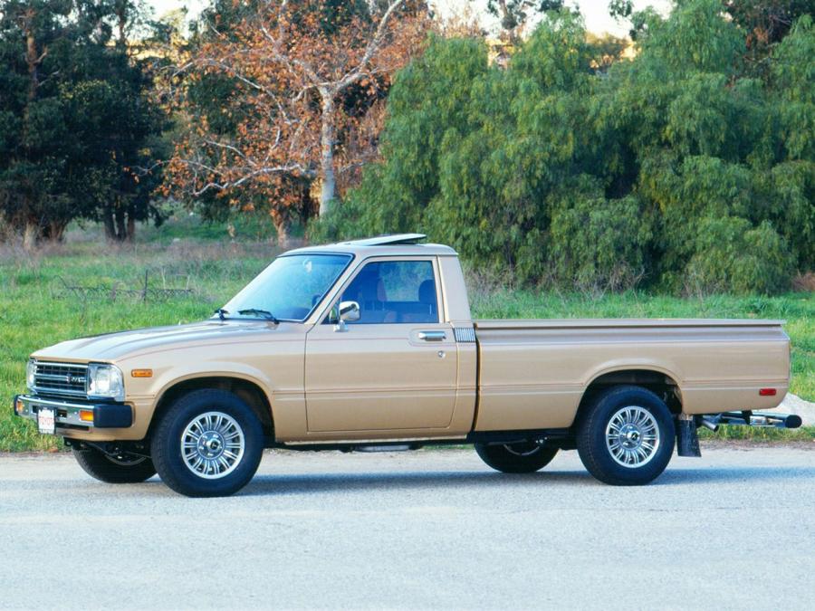 Toyota Deluxe Long Truck 2WD 1982 года  (фото 1 из 8)